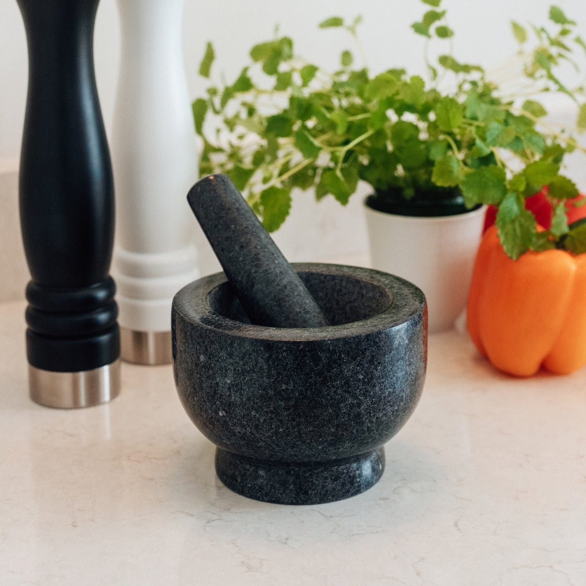 Catarina König Mortel 14 cm Polerad Granit