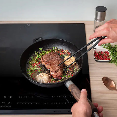 Maku Stekpanna i gjutjärn med trähandtag 28 cm