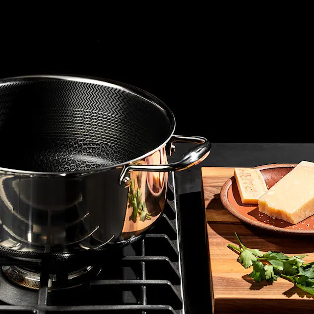 Hexclad Hybrid dutch oven gryta med stållock 4,7 L