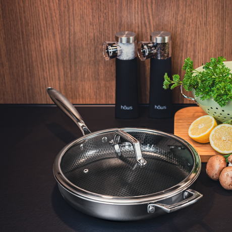 Hâws Santo hybrid traktörpanna med lock 28 cm stål/svart