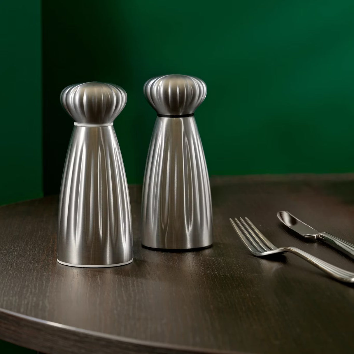 Robert Welch Palm Satin Salt- Och Pepparkvarnsset Med Bricka