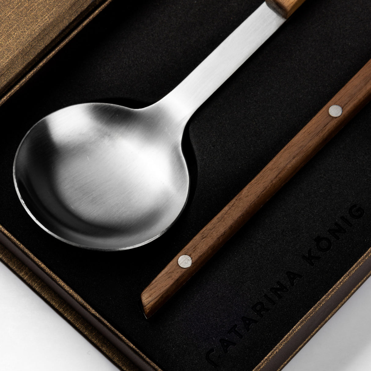 Catarina König Salladsbestick 2-delar Valnötsträ