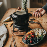 Dorre Foni fondue gjutjärn med träplatta 1,8 L svart