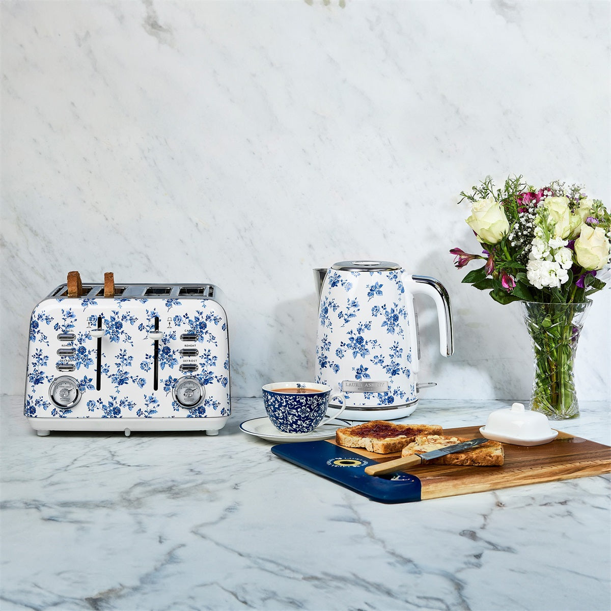 Laura Ashley Jug vattenkokare elektrisk 1,7 L China Rose blå/vit