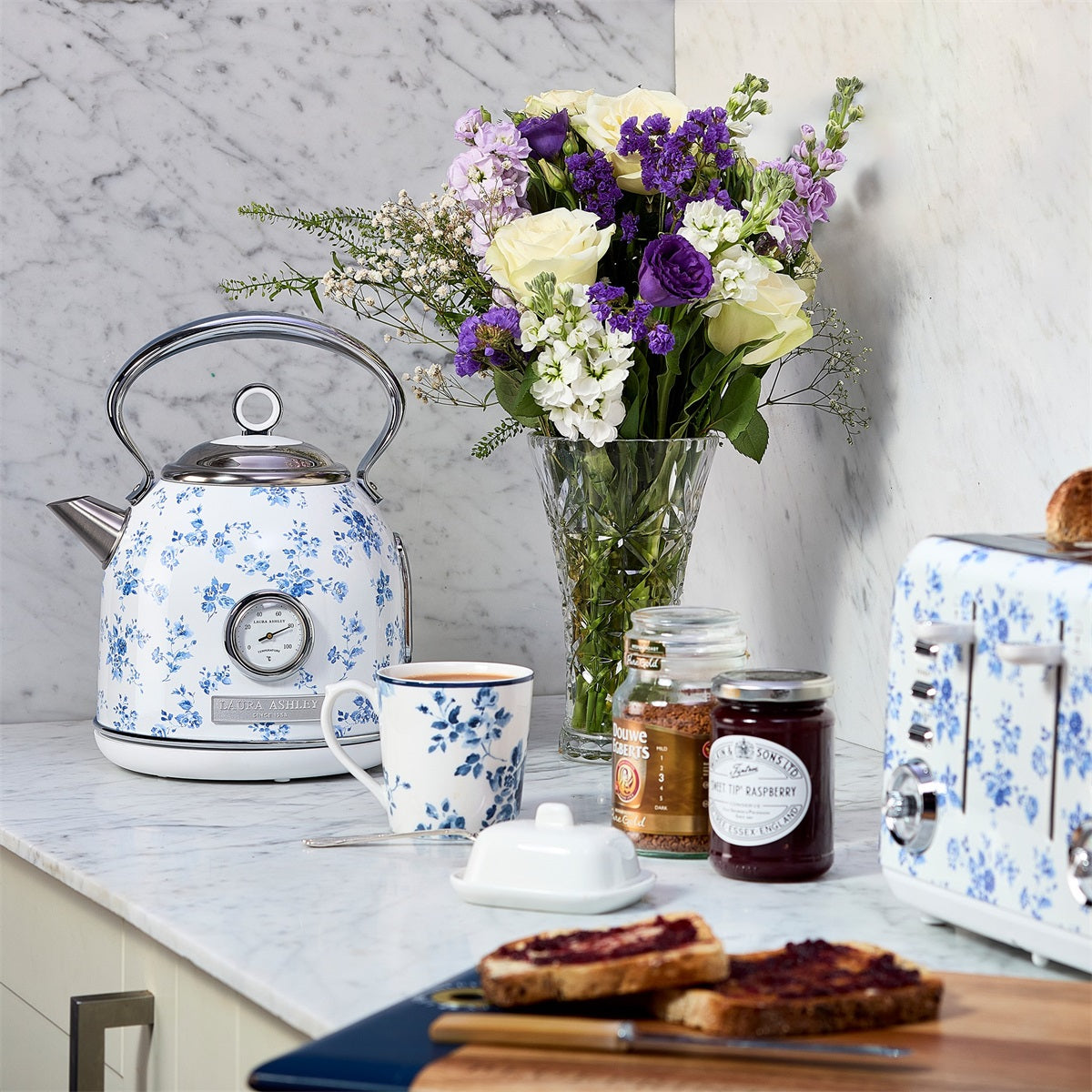 Laura Ashley Dome vattenkokare elektrisk 1,7 L China Rose blå/vit