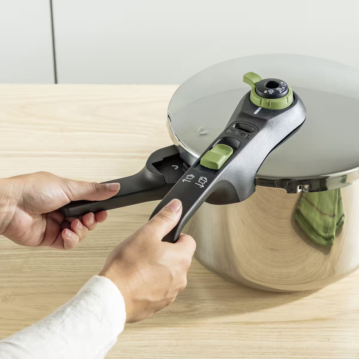 Tefal Secure Trendy tryckkokare inkl. ångkorg 6 liter