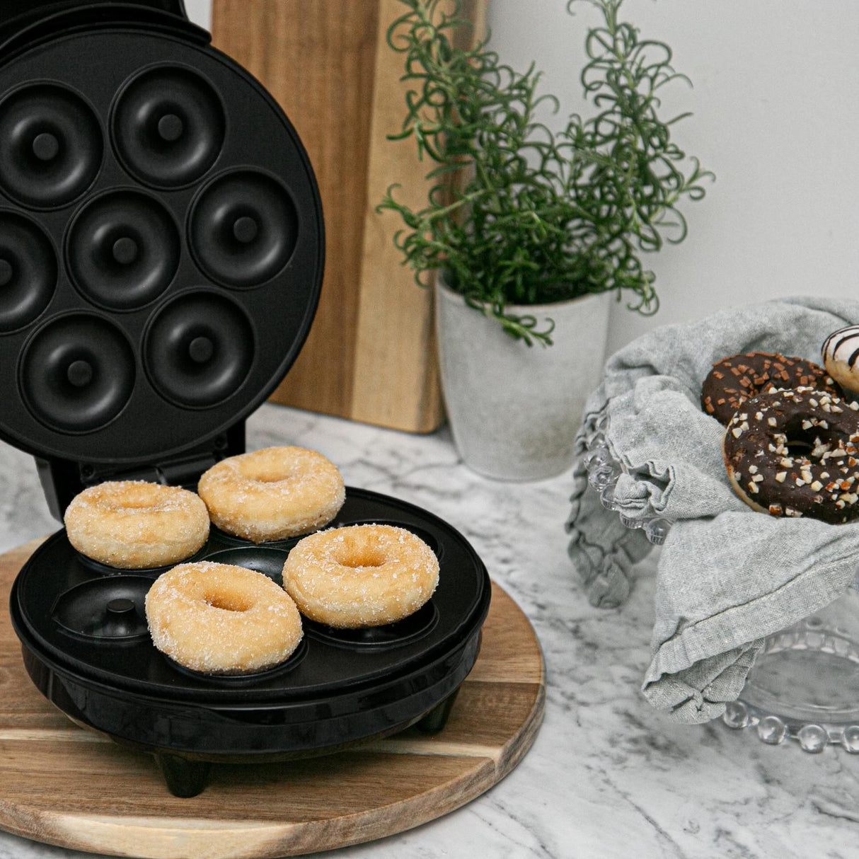 Champion Donut Maker 7 Munkar 700W Svart - Kockensval