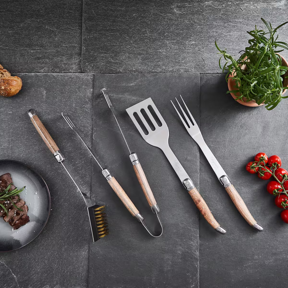 Laguiole By Hâws Grillset i aluminiumväska 4 delar Ekhandtag